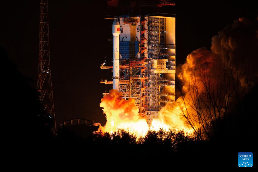 China lança novo satélite experimental para tecnologia de comunicação