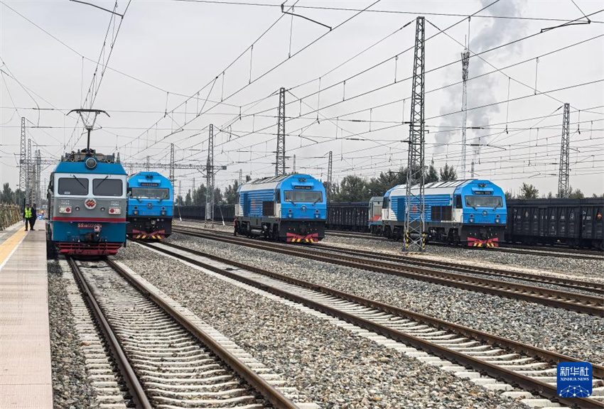 China conclui teste de operação de trens de carga pesada de 35.000 toneladas