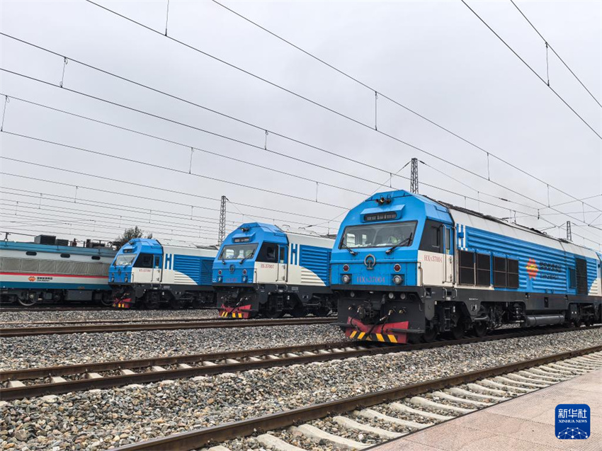 China conclui teste de operação de trens de carga pesada de 35.000 toneladas