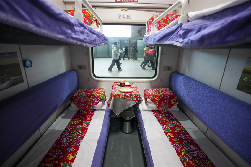 Heilongjiang lança primeiro trem temático sobre cultura folclórica do nordeste durante inverno