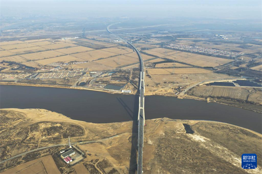 Ferrovia de alta velocidade Baotou-Yinchuan entra em plena operação