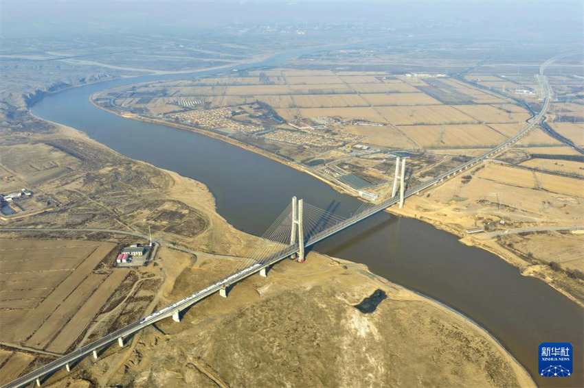 Ferrovia de alta velocidade Baotou-Yinchuan entra em plena operação