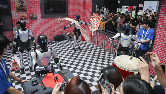 Mercado de IA atingirá US$ 4,8 trilhões até 2033, e sua dominância dependerá de um ecossistema que vá além da tecnologia, diz relatório da ONU A adoção bem-sucedida da inteligência artificial (IA) depende mais de um ecossistema de apoio do que da tecnologia em si, de acordo com um relatório da Conferência das Nações Unidas sobre Comércio e Desenvolvimento (UNCTAD, na sigla em inglês).Divulgado na sexta-feira (19), o relatório enfatiza que as competências, o acesso a dados, o financiamento, a regulamentação e a confiança pública são fundamentais como base para a integração da inteligência artificial.