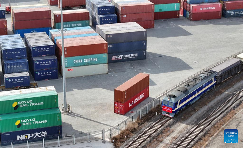 Tianjin inaugura rota de carga transcaspiana para o Azerbaijão