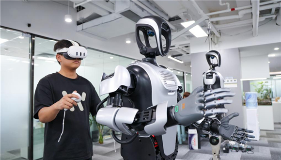 Empresas chinesas de IA ultrapassaram 6.000 em 2025 O setor de inteligência artificial (IA) da China continuou a ganhar força em 2025, com mais de 6.000 empresas relacionadas e a indústria principal com previsão de ultrapassar 1,2 trilhão de yuans (cerca de US$ 168 bilhões), disse um funcionário na quarta-feira (21).