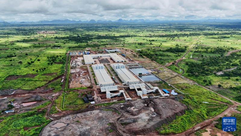 Presidente Chapo destaca agregação de valor na inauguração de fábrica de grafite em Moçambique