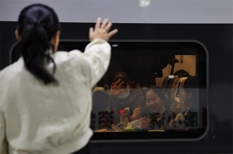 Temporada de viagens do Festival da Primavera na China começa com mais veículos de nova energia e turistas