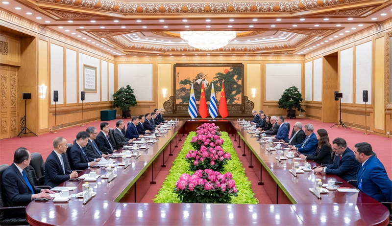 Xi Jinping pede cooperação com Uruguai em múltiplas áreas