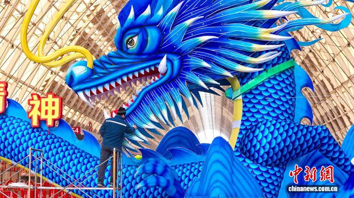 Shandong: artesãos aceleram a produção de lanternas para receber o Ano Novo Chinês