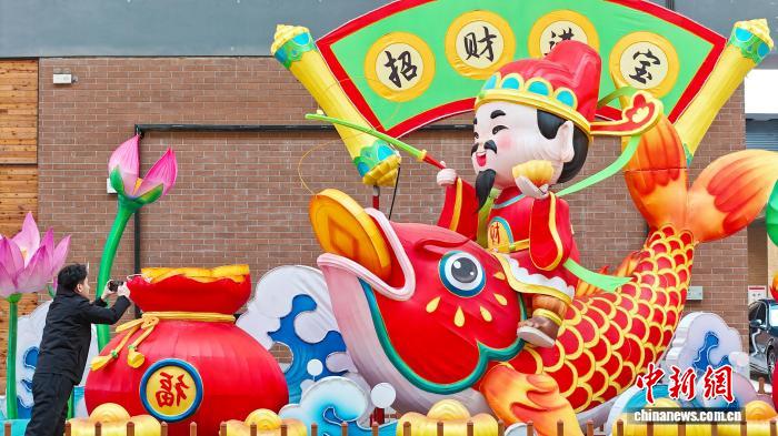 Shandong: artesãos aceleram a produção de lanternas para receber o Ano Novo Chinês