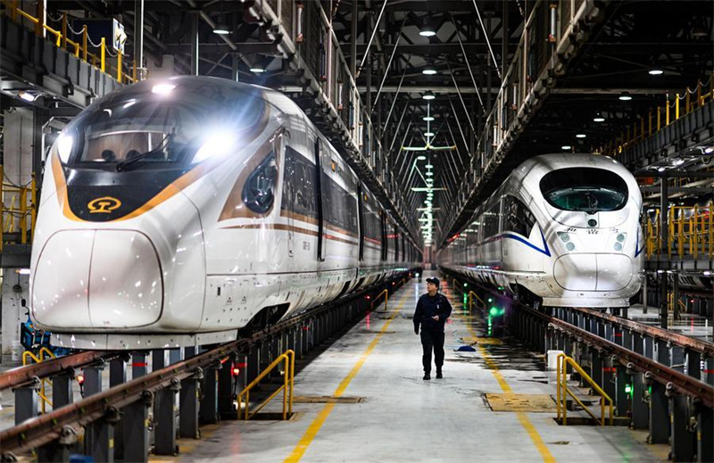 Operários de manutenção de trens-bala garantem segurança das viagens durante Festival da Primavera