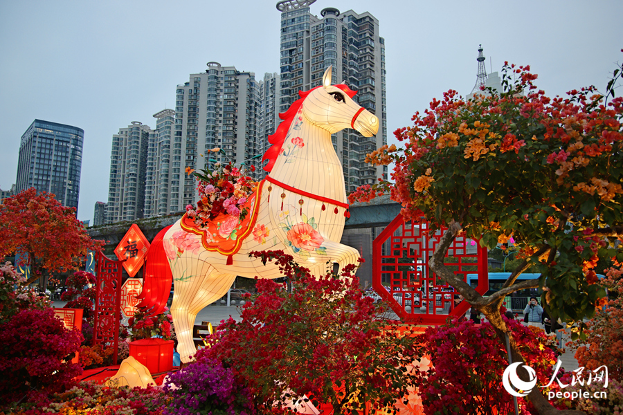 Xiamen se ilumina para receber Ano do Cavalo