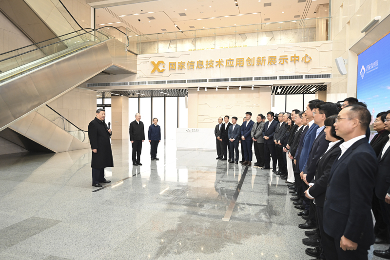 Xi Jinping visita pessoas em Beijing antes da Festa da Primavera