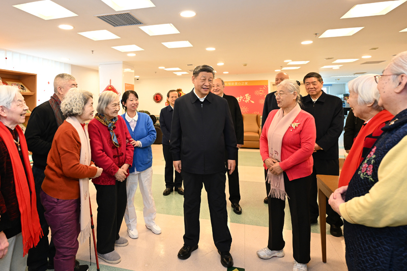 Xi Jinping visita pessoas em Beijing antes da Festa da Primavera