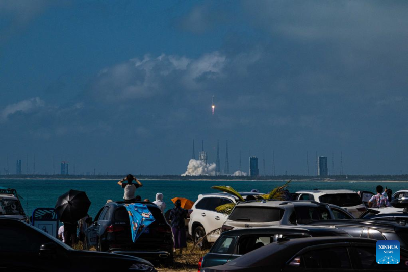 China realiza teste de voo de baixa altitude do foguete Longa Marcha-10