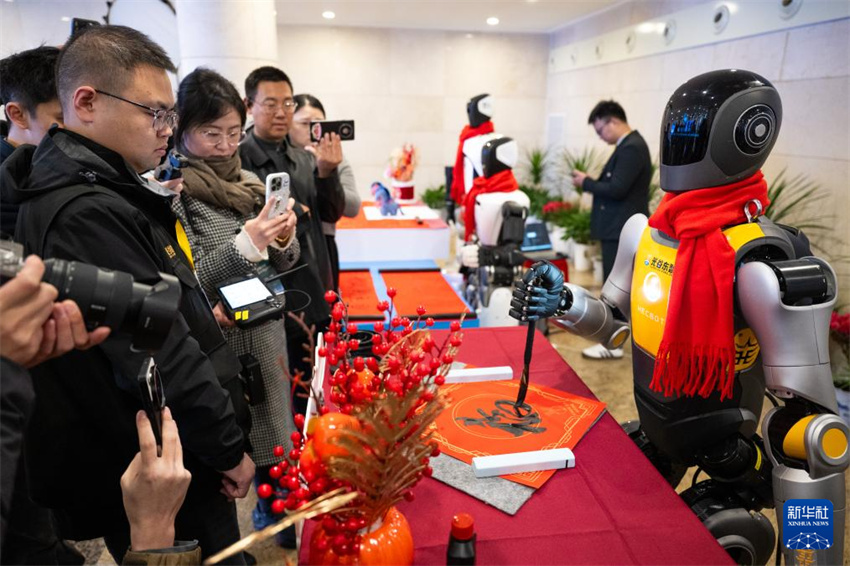 Diversos eVTOL e robôs humanoides fazem estreia em Wuhan