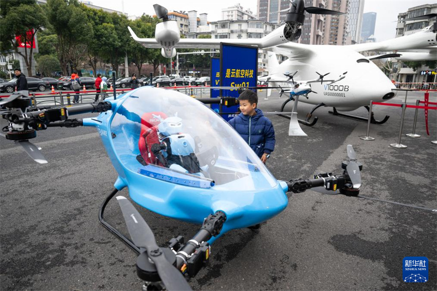 Diversos eVTOL e robôs humanoides fazem estreia em Wuhan