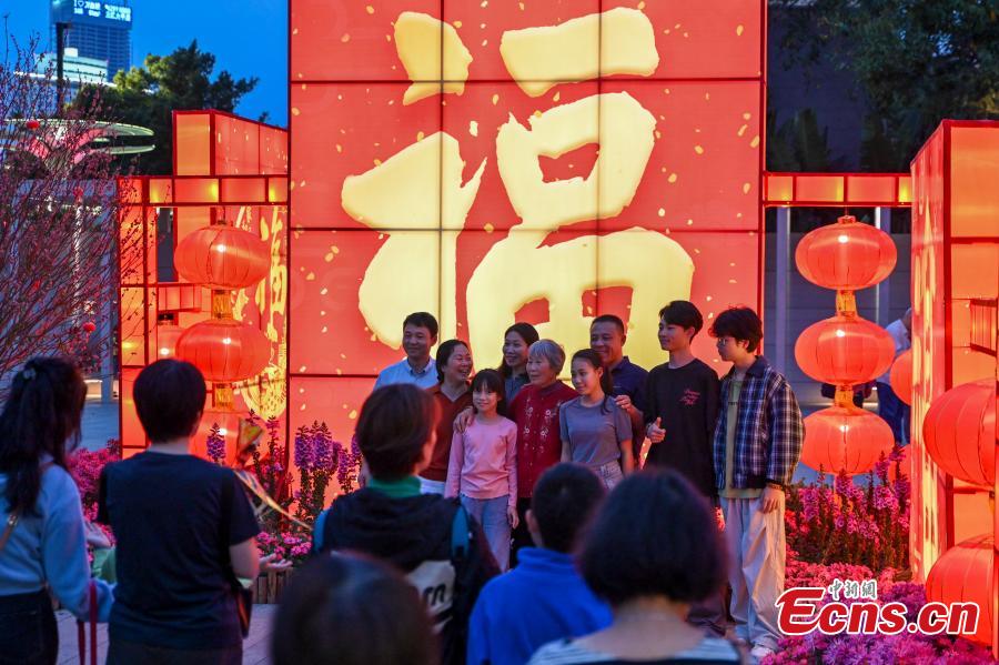 Luzes iluminam Guangzhou no preâmbulo do Festival das Lanternas