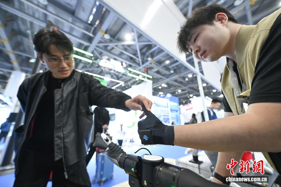 Feira de robôs humanoides realizada em Hangzhou