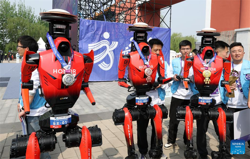Robô humanóide supera recorde mundial de meia maratona humana em Beijing