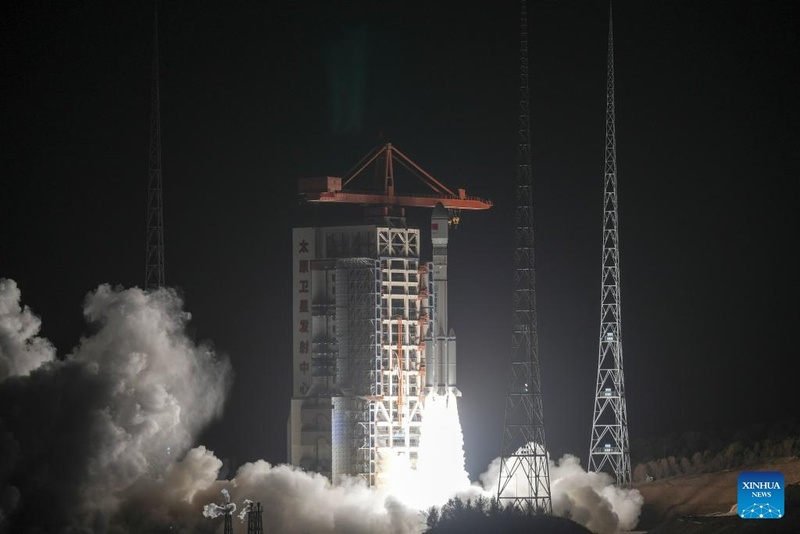 China lança novo grupo de satélites para constelação comercial