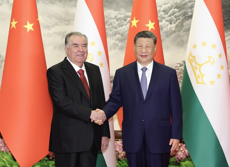 Xi Jinping realiza conversações com presidente tajique