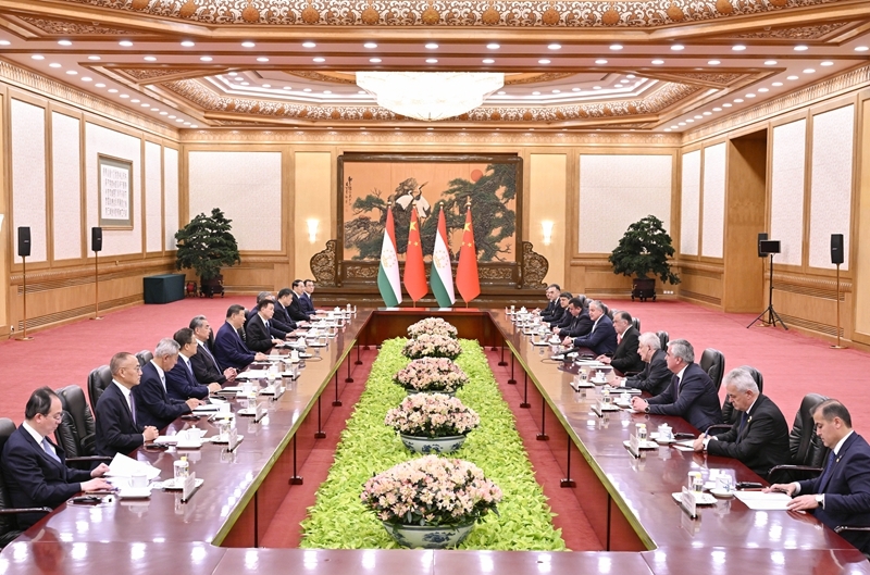 Xi Jinping realiza conversações com presidente tajique