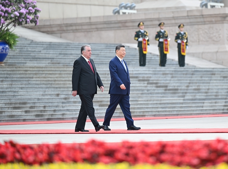 Xi Jinping realiza conversações com presidente tajique
