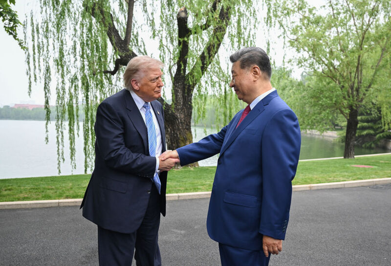 Xi Jinping e Trump realizam reunião privada em Beijing