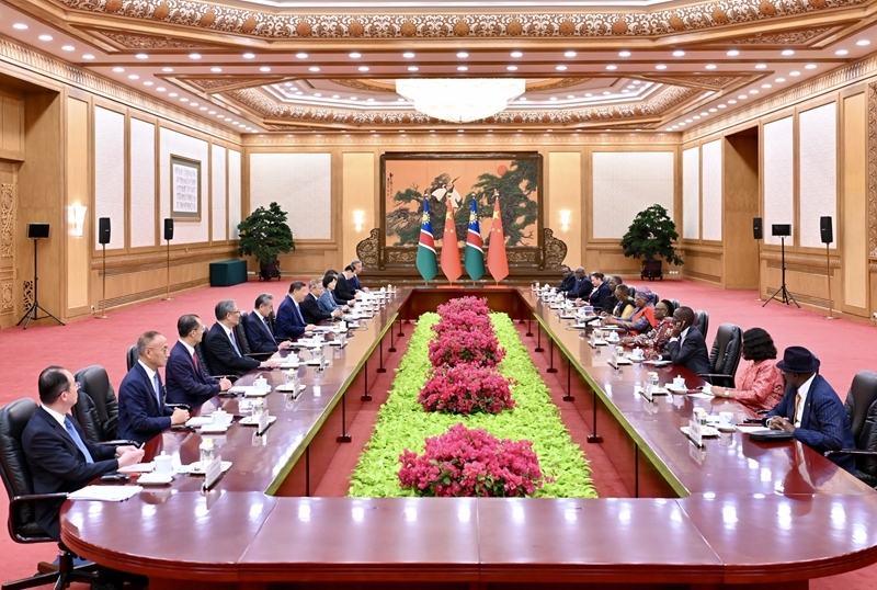 Xi Jinping realiza conversações com a presidente da Namíbia em Beijing