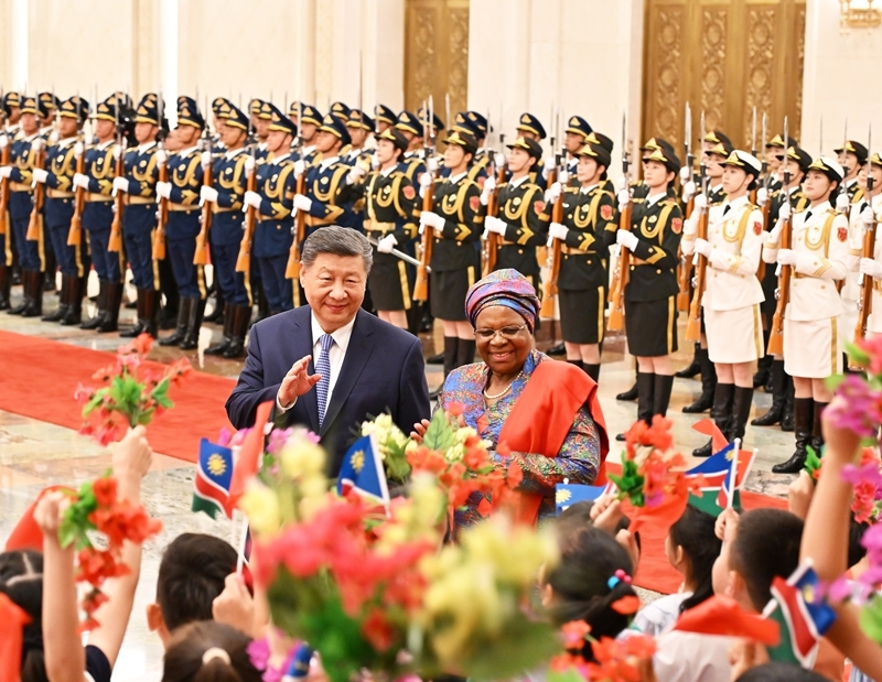 Xi Jinping realiza conversações com a presidente da Namíbia em Beijing