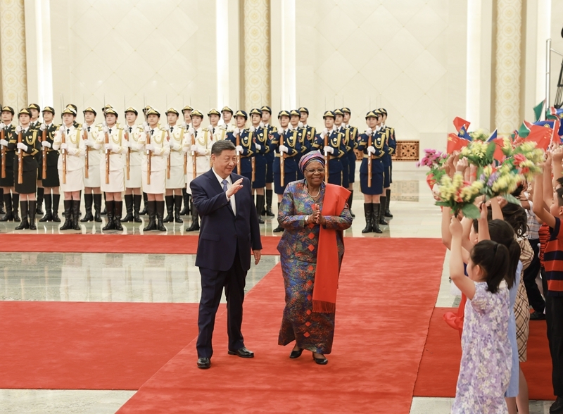Xi Jinping realiza conversações com a presidente da Namíbia em Beijing