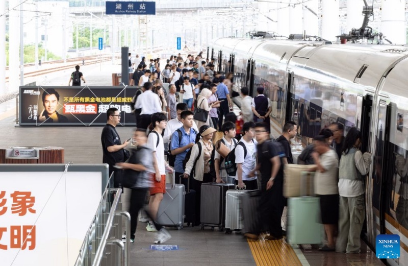 Transporte ferroviário da China mobiliza total de 1,01 bilhão de passageiros durante férias de verão