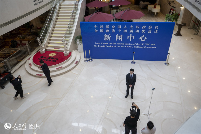 Centro de imprensa para as Duas Sessões anuais da China é inaugurado