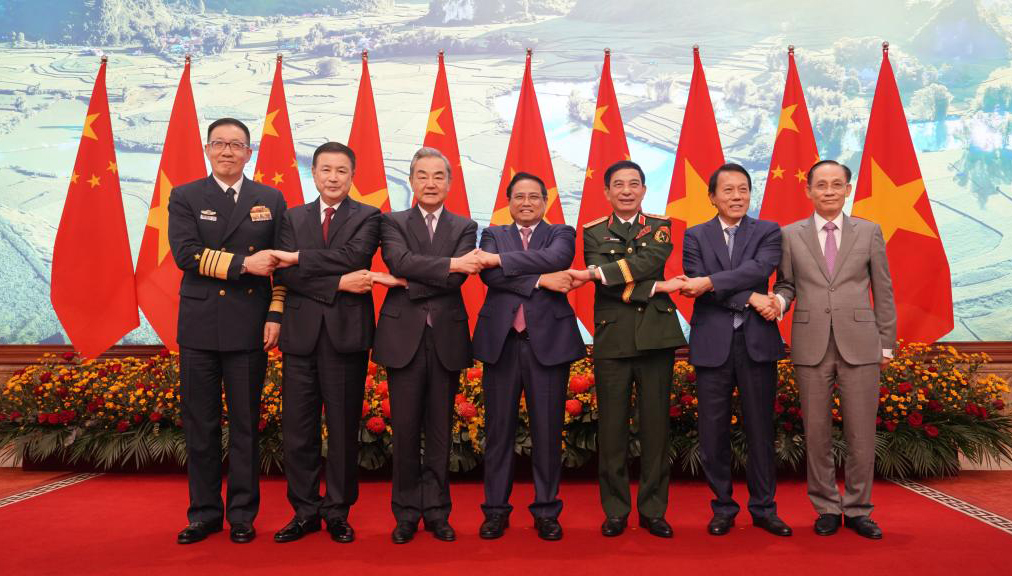 Reunião ministerial do diálogo estratégico "3+3" China-Vietnã é realizada no Vietnã A primeira reunião ministerial do diálogo estratégico "3+3" China-Vietnã sobre diplomacia, defesa e segurança pública foi realizada na capital vietnamita, Hanói, na segunda-feira.