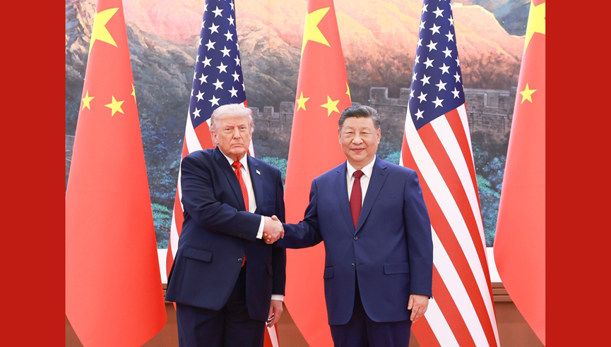 Xi Jinping mantém conversas com Trump em Beijing O presidente chinês, Xi Jinping, manteve conversas com o presidente dos Estados Unidos, Donald Trump, em visita ao país, no Grande Palácio do Povo, em Beijing, nesta quinta-feira.Uma transformação não vista em um século está se acelerando em todo o mundo, e a situação internacional é instável e turbulenta, afirmou Xi.