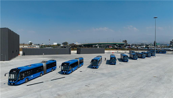 Expansão "em toda a cadeia" das montadoras chinesas conquista preferência do mercado globalNa Cidade do México, os ônibus que transportam os torcedores da Copa do Mundo são veículos da Yutong, fabricados por uma empresa líder no setor de ônibus com sede na Província de Henan, no centro da China.Dos 800 ônibus de vaivém movidos a nova energia oficialmente colocados em operação para a Copa do Mundo, 95% são de marcas chinesas, com a Yutong representando 85% da frota. De maneira mais ampla, isso reflete a popularidade dos automóveis chineses exportados no mercado global.