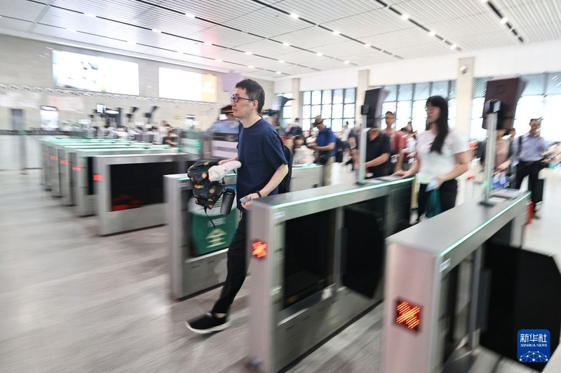 China inicia alta temporada de transporte ferroviário de passageiros no verão