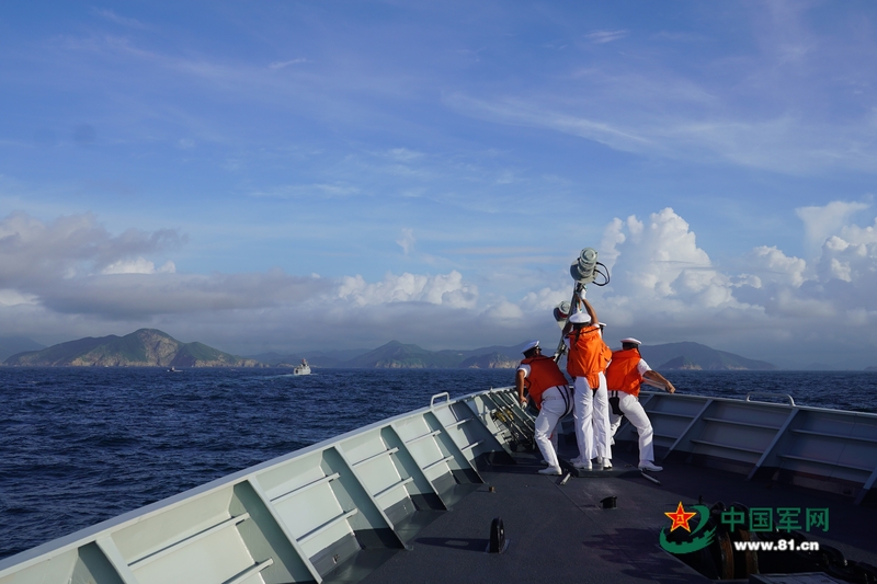 Esquadra da Marinha chinesa chega a Hong Kong para celebrações do 29º aniversário do retorno da RAEHK à pátria