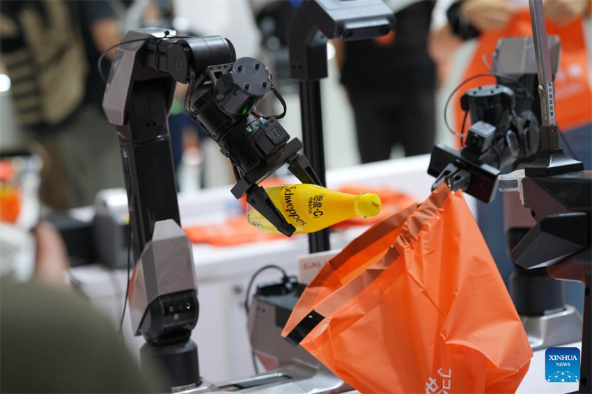 Robôs exibem diversas aplicações na Conferência Mundial de Robôs de 2026