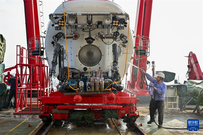 Submersível chinês Jiaolong conclui 467ª operação de mergulho