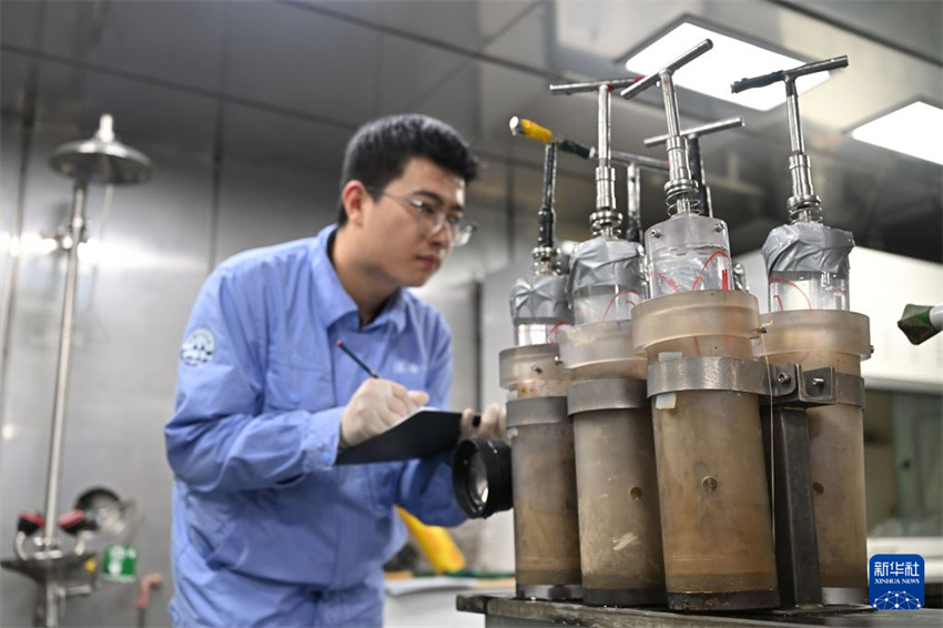 Submersível chinês Jiaolong conclui 467ª operação de mergulho