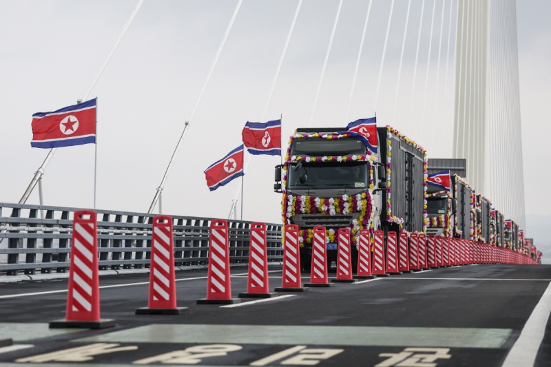 Nova ponte na fronteira entre a China e a RPDC, sobre o rio Yalu, é aberta ao tráfego